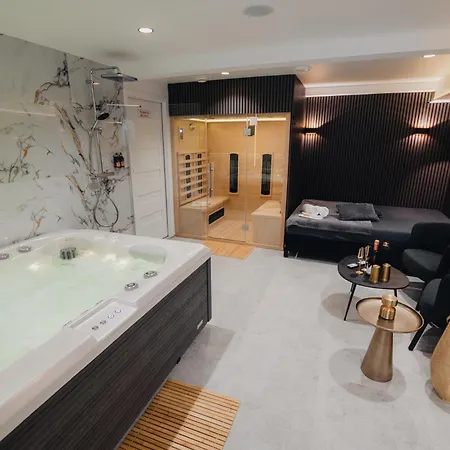 Sauna Studio And Jacuzzi Rooms