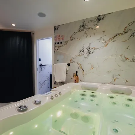 Apartamento Sauna And Jacuzzi - Self Check-in 247 *