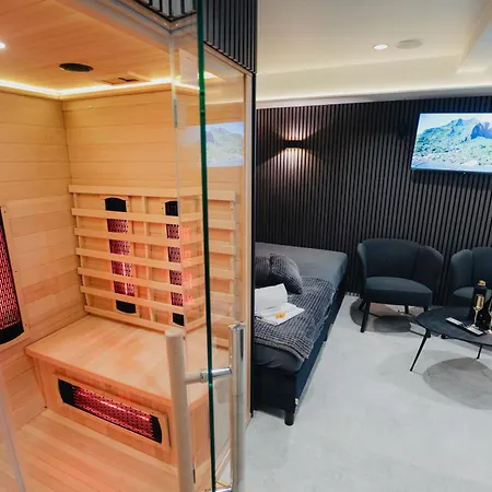 Sauna And Jacuzzi - Self Check-in 247 براغ