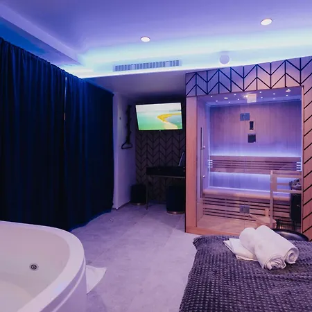 Sauna And Jacuzzi - Self Check-in 247 براغ