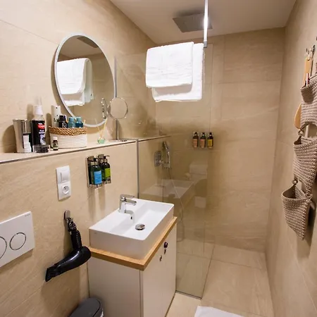 Sauna And Jacuzzi - Self Check-in 247 شقة براغ